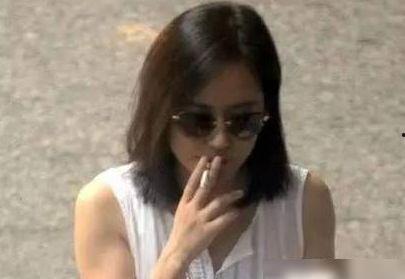 烟不离手的女明星,烟不离手的女明星风采